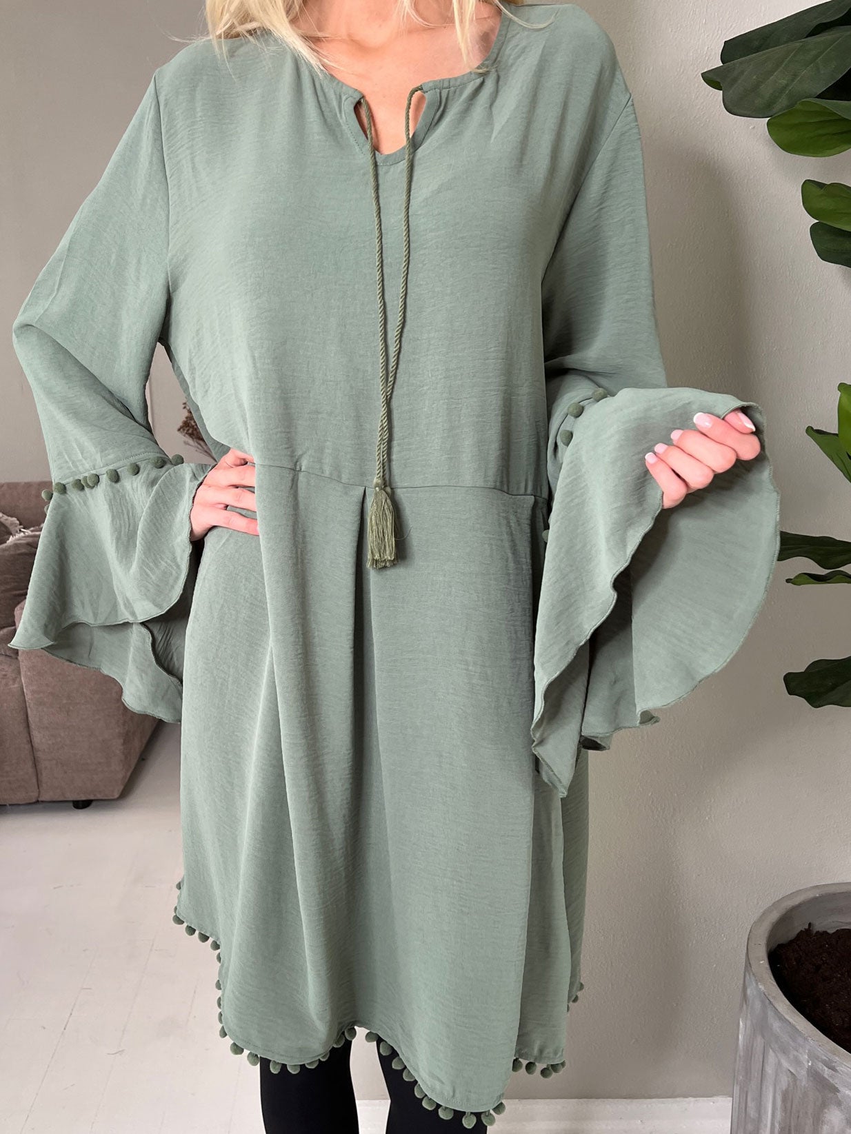 Matilda - Sød kjole med små pompoms